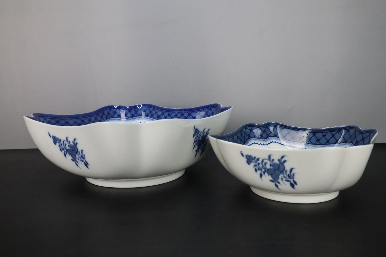 PAIR OF FLOW BLUE MOTTAHEDEH VISTA ALLGRE PORTUGAL STACKING BOWLS: Pair Of Flow Blue Mottahedeh Vista Allgre Portugal Stacking Bowls, Hc112 9.5X3.5" And Hc126 6.5X2.5"