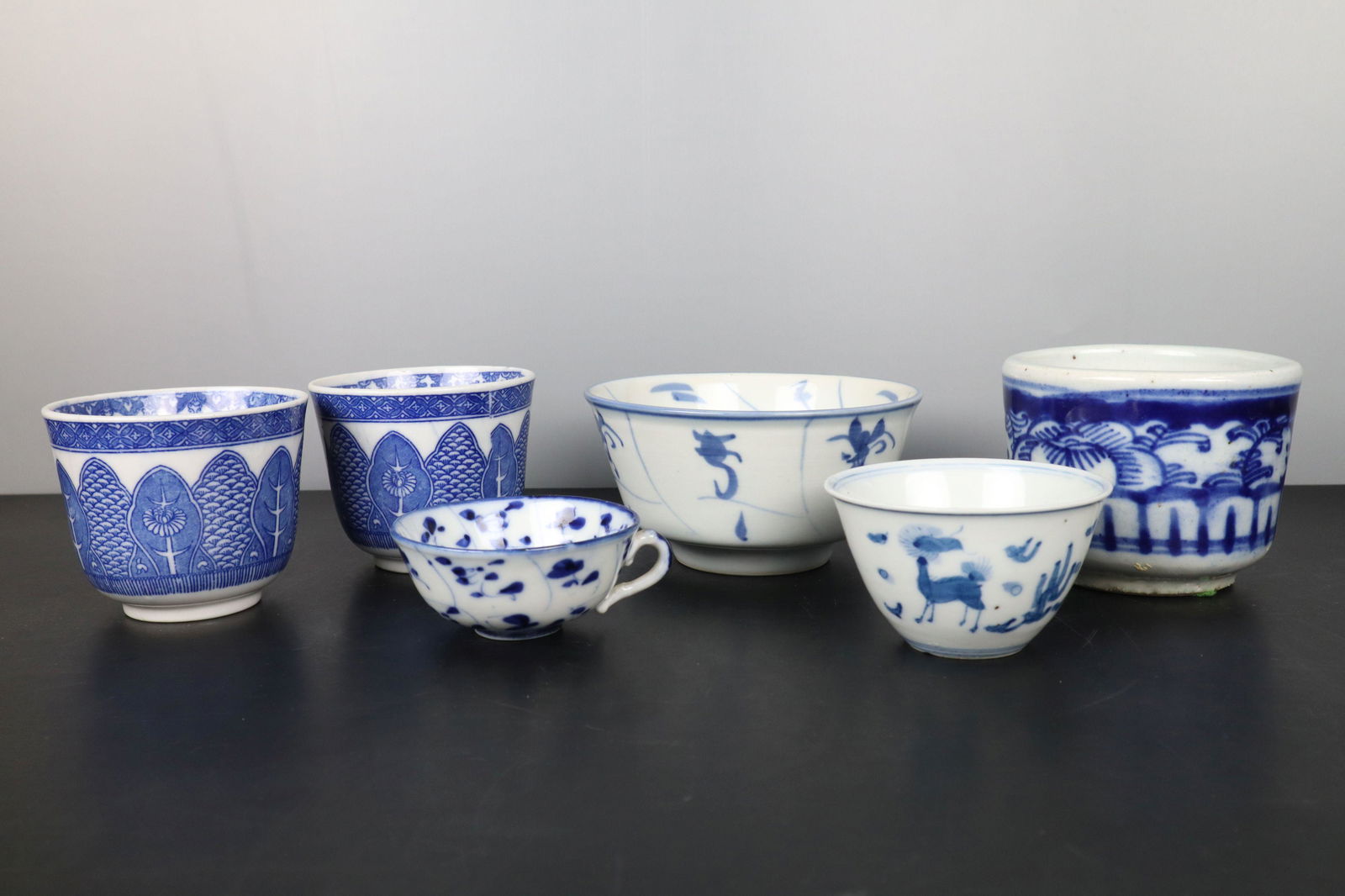 6 ASSORTED BLUE AND WHITE PORCELAIN BOWLS AND CUPS, 4-7/8X2-1/2 (LARGEST): 6 Assorted Blue And White Porcelain Bowls And Cups, 4-7/8X2-1/2(Largest)