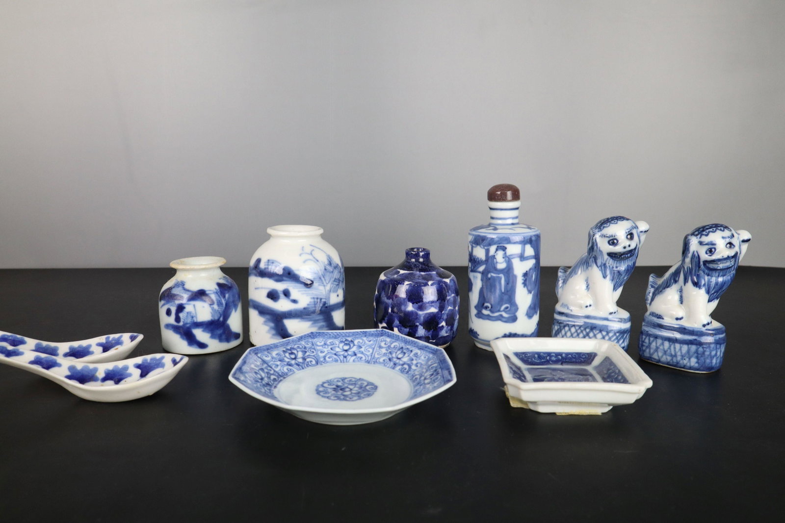 ASSORTED BLUE AND WHITE CHINESE PORCELAIN, INCL. SNUFF BOTTLE WITH THE MARK OF THE YONGZHENG PERIOD: Assorted Blue And White Chinese Porcelain, Snuff Bottle With The Mark Of The Yongzheng Period, Miniature Foo Dogs, Jars, And Trays, And Two Spoons