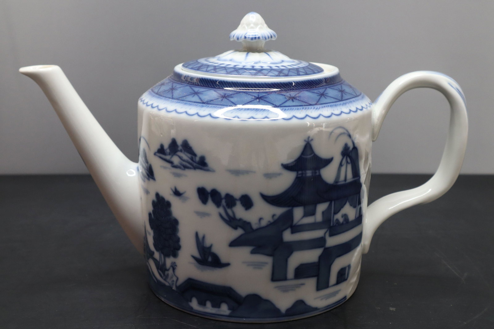 MOTTAHEDEH CANTON CHINESE BLUE AND WHITE PORCELAIN TEAPOT WITH LID AND MOLDED HANDLE: Mottahedeh Canton Chinese Blue And White Porcelain Teapot With Lid And Molded Handle, Marked On Bottom, Historic Charleston Reproductions Vista Alegre Portugal, 10X6.25"H