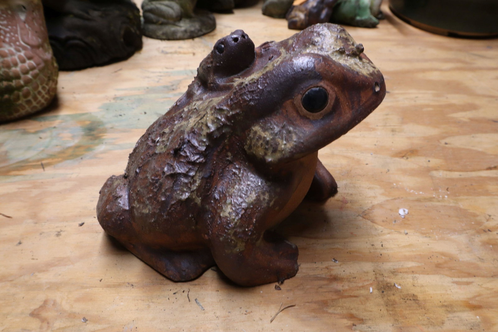 TERRACOTTA GARDEN FROG SCULPTURES, 7.5X7.5X6, APPROX. 2#: Terracotta Garden Frog Sculptures, 7.5X7.5X6, Approx. 2#