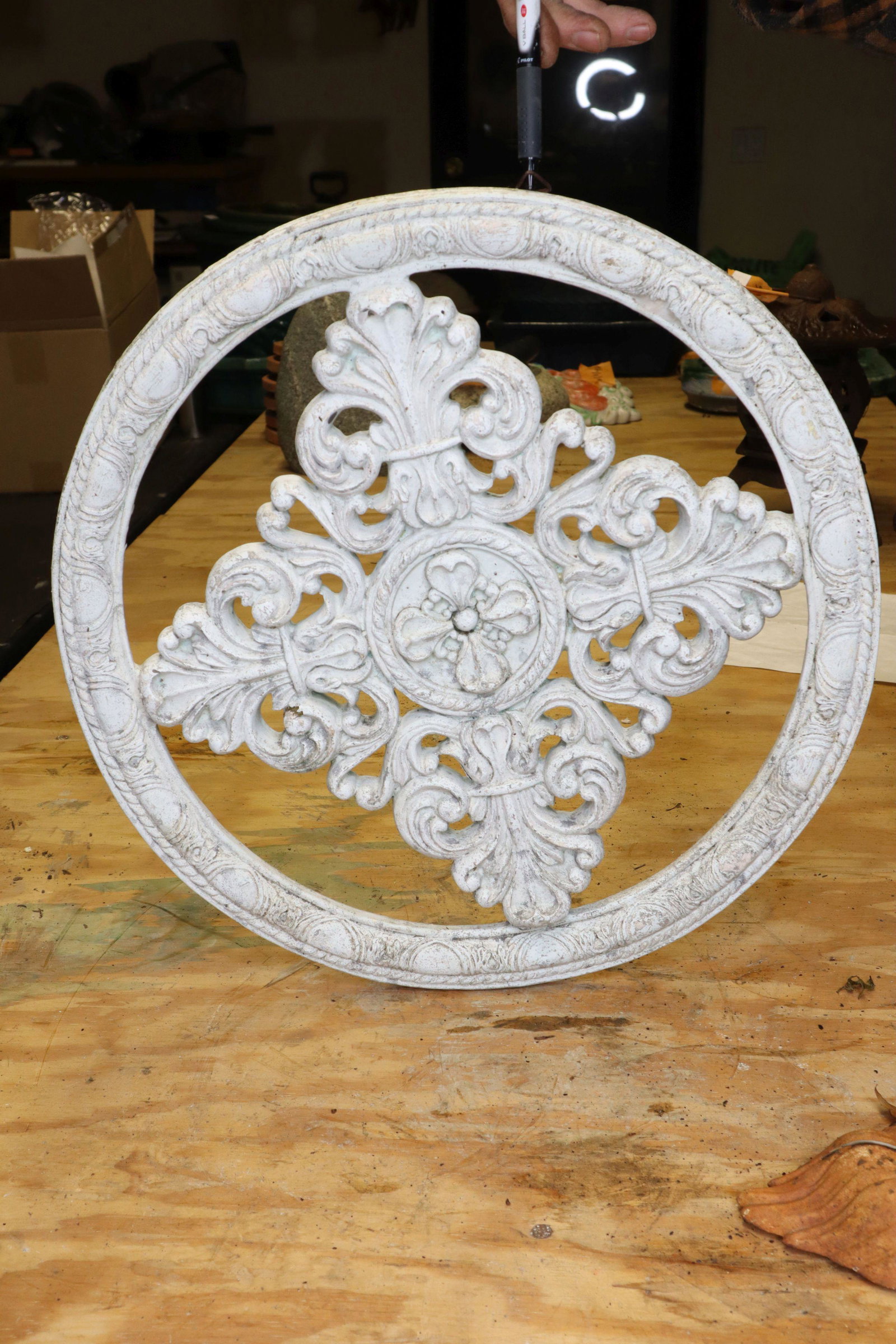CAST RESIN DECORATIVE ROUND WALL HANGING. 16-1/8X3/4", 3#: Cast Resin Decorative Round Wall Hanging. 16-1/8X3/4", 3#
