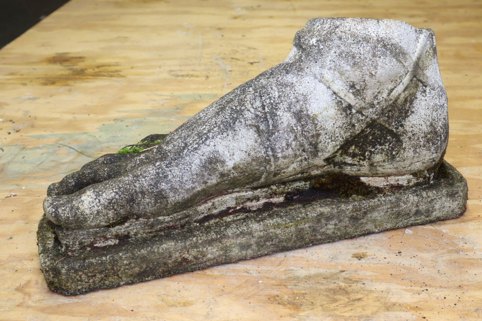 DECORATIVE GARDEN STATUE OF FOOT AND SANDAL, 13X5.25X7.25: Decorative Garden Statue Of Foot And Sandal, 13X5.25X7.25