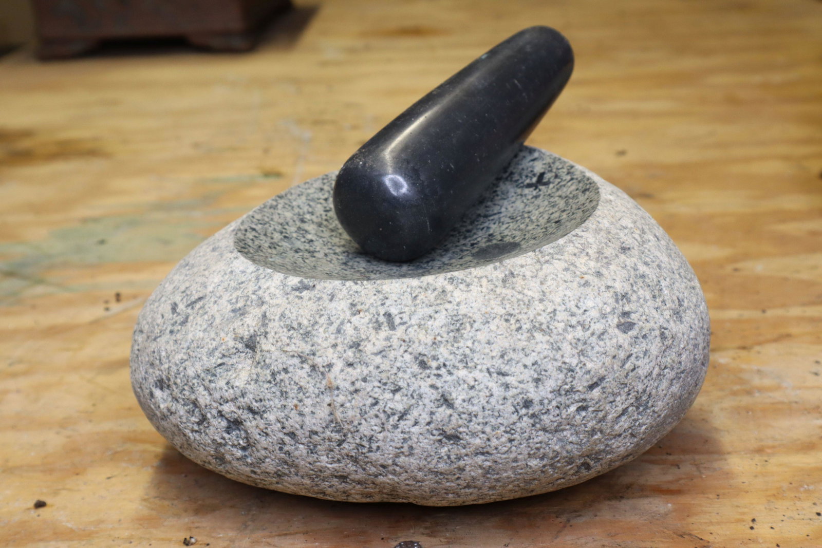 STONE MORTAR AND PESTLE, 7X4".: Stone Mortar And Pestle, 7X4".