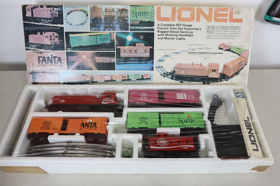 1980 LIONEL 027 COCA COLA ELECTRIC DIESEL FREIGHT TRAIN SET. (1 of 14)
