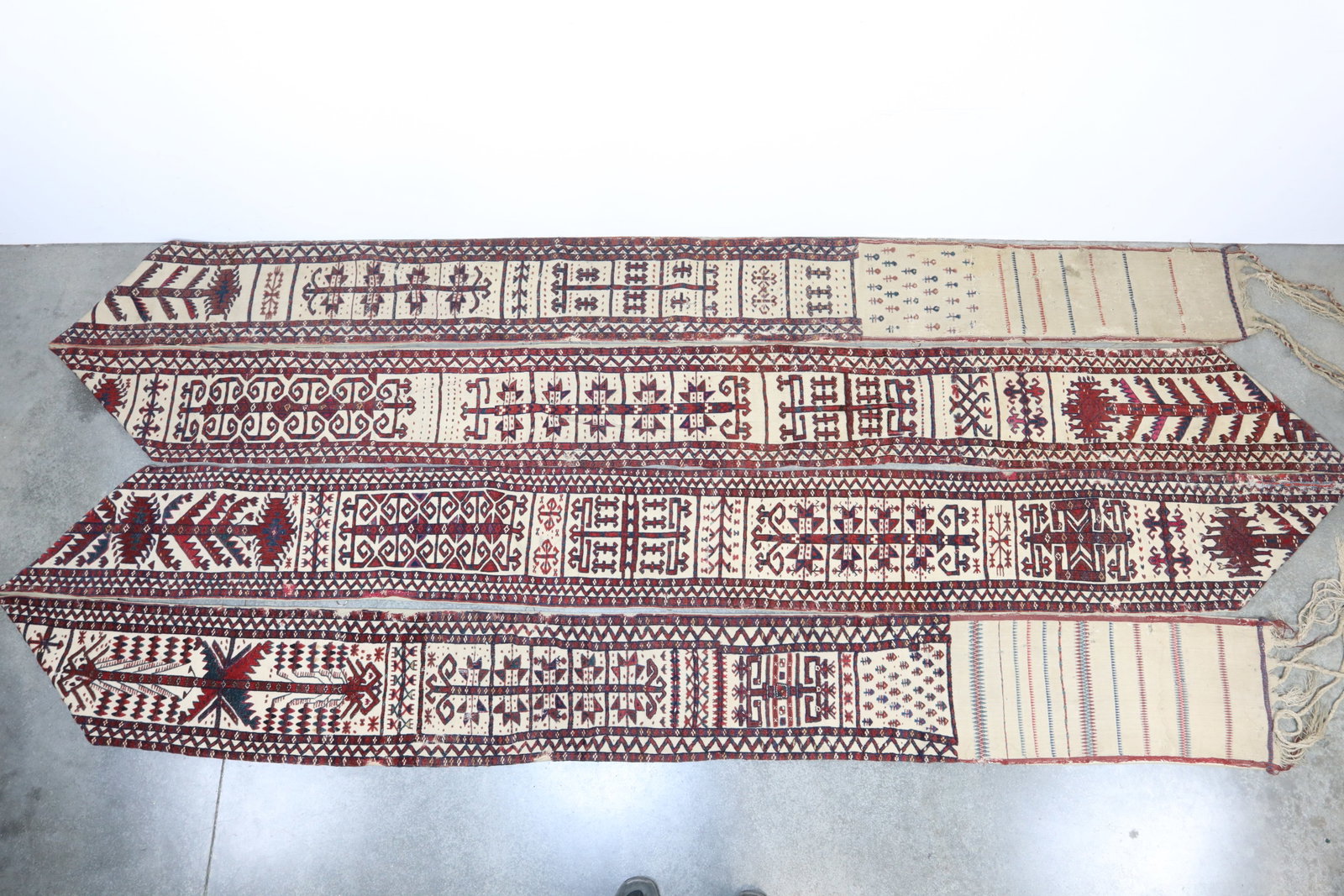 YOMUT TRIBE YURT TEXTILE 40 FT IRAN , 40'X12": YOMUT TRIBE YURT TEXTILE 40 FT IRAN DIMENSIONS: 40'X12" YEAR: CONDITION: See Images For Condition