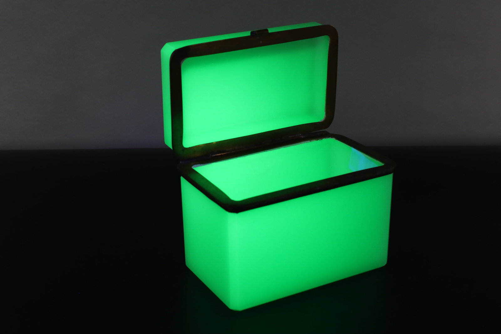 GREEN URANIUM OPALINE GLASS DRESSER BOX, RECTANGLE, 5.25X3.25X4.25: GREEN URANIUM OPALINE GLASS DRESSER BOX, RECTANGLE DIMENSIONS: 5.25X3.25X4.25 CONDITION: See Images For Condition