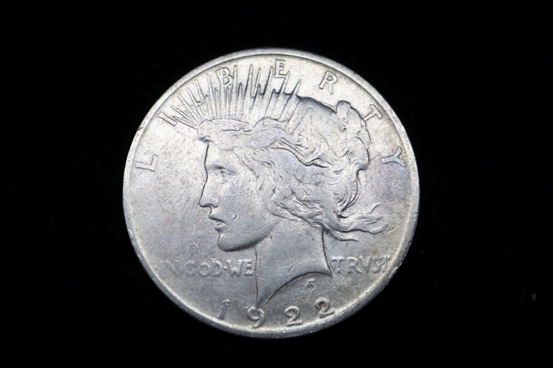 1922-D PEACE SILVER DOLLAR (1 of 2)