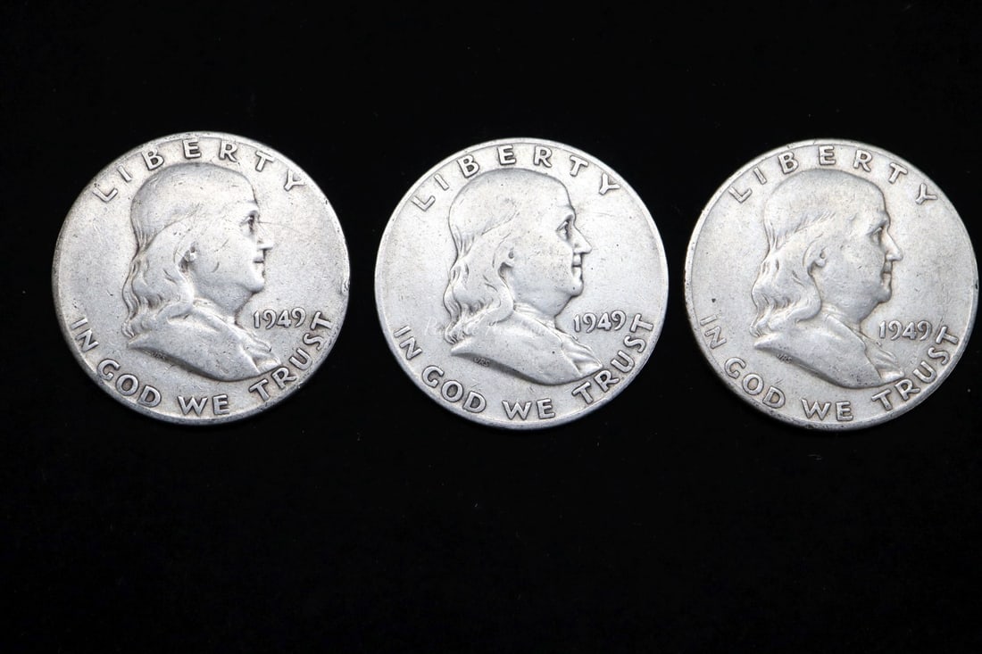 THREE 1949 FRANKLIN HALF DOLLARS, D, 2-S: DESCRIPTION: THREE 1949 FRANKLIN HALF DOLLARS, D, 2-S WEIGHT: CONDITION: Please see photos for condition. Condition is commensurate with age and use. We aim to take additional photos of any noticeable