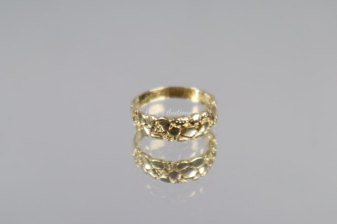 GOLD NUGGET RING, ISC 10K, 3 GRAMS, SIZE 7: DESCRIPTION: GOLD NUGGET RING, ISC 10K, 3 GRAMS, SIZE 7 WEIGHT: 3 GRAMS CONDITION: Please see photos for condition. Condition is commensurate with age and use. We aim to take additional photos of any