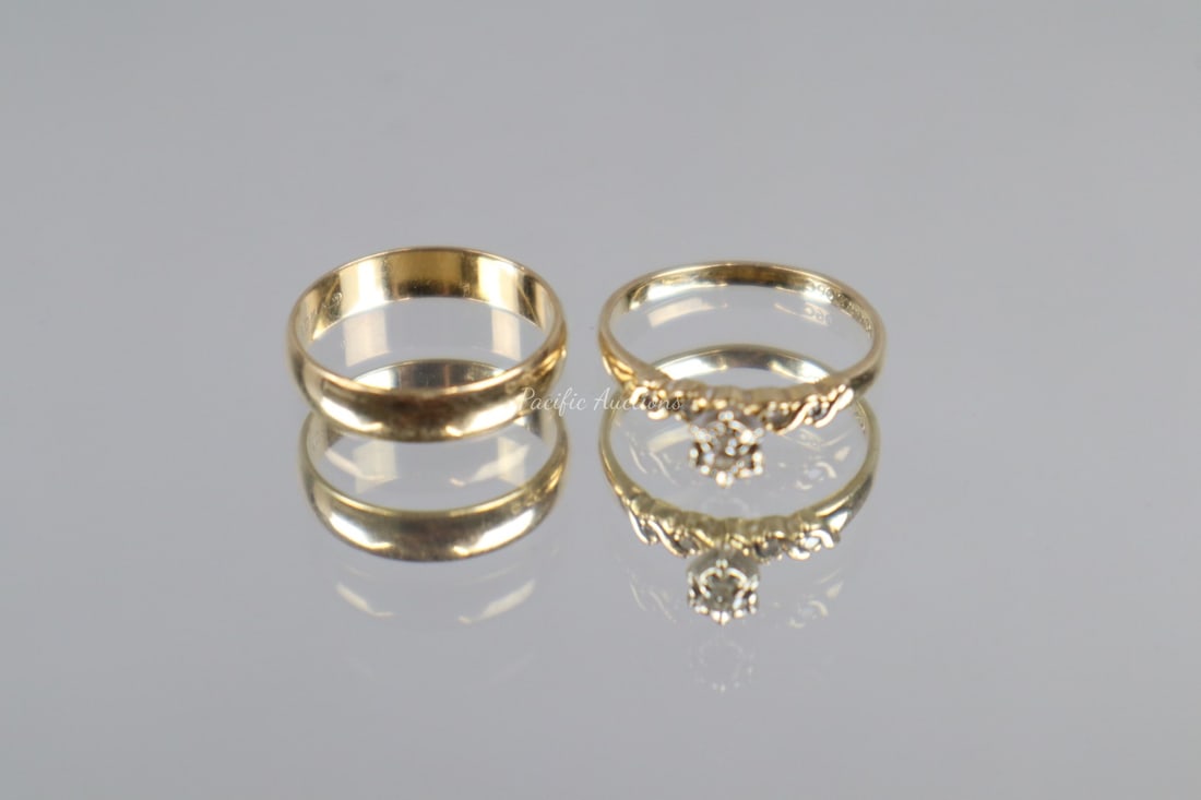 GOLD WEDDING BAND & ENGAGEMENT SET- 1 CENTER DIAMOND WITH 2 DIAMONDS ON EACH SIDE SIZE 6.5 10K, BAND (1 of 2)