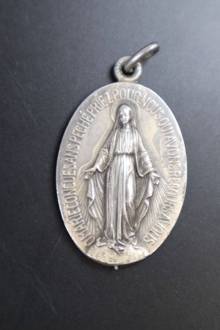 CATHOLIC PRAYER MEDAL, "O MARY CONCEIVED WITHOUT SIX PRAY FOR US WHO HAVE RECOURSE TO THEE", 1830: DESCRIPTION: CATHOLIC PRAYER MEDAL, "O MARY CONCEIVED WITHOUT SIX PRAY FOR US WHO HAVE RECOURSE TO THEE", 1830 WEIGHT: CONDITION: Please see photos for condition. Condition is commensurate with age an