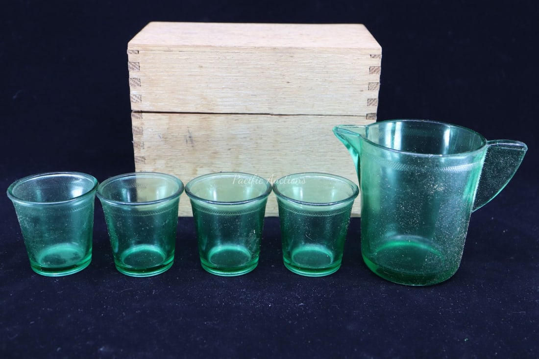 VINTAGE URANIUM GLASS SHOT GLASS SET, 4 GLASSES WITH 1 PITCHER (1 of 5)