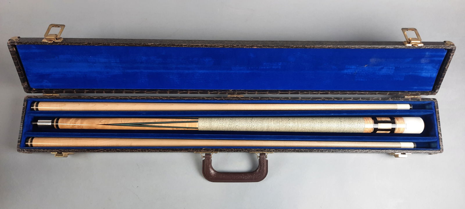 JOSS BILLIARD CUE, TWO SHAFTS, BUTT & SHAFT TOGETHER WEIGH 20.2 OZ, 14MM TIPS, HIGHLY FIGURED HARDWO (1 of 7)