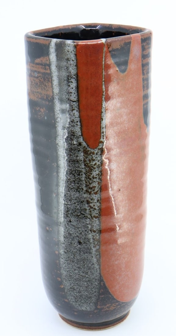 LATER MASHIKO GLAZED STONEWARE FLOWER VASE, INSCRIBED SIGNATURE ON BOTTOM, 4 X 4 X 11-5/6": DESCRIPTION: LATER MASHIKO GLAZED STONEWARE FLOWER VASE, INSCRIBED SIGNATURE ON BOTTOM, 4 X 4 X 11-5/6" WEIGHT: CONDITION: Please See Photos For Condition. Condition Is Commensurate With Age And Use. 