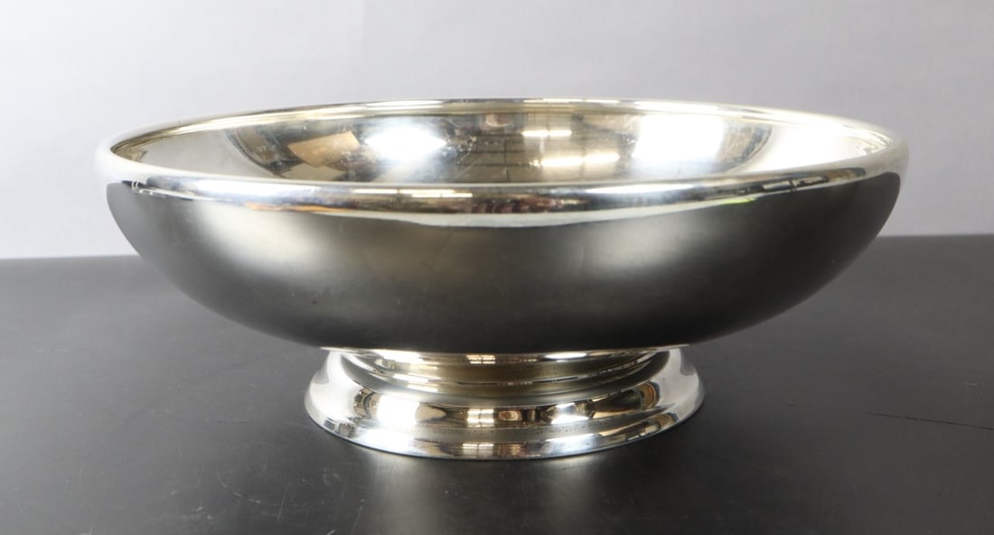 STERLING SILVER FOOTED BOWL BY REED & BARTON 1947, 953 GRAMS, X515 11-1/2 X 4": DESCRIPTION: STERLING SILVER FOOTED BOWL BY REED & BARTON 1947, 953 GRAMS, X515 11-1/2 X 4" WEIGHT: CONDITION: Please See Photos For Condition. Condition Is Commensurate With Age And Use. We Aim To Ta