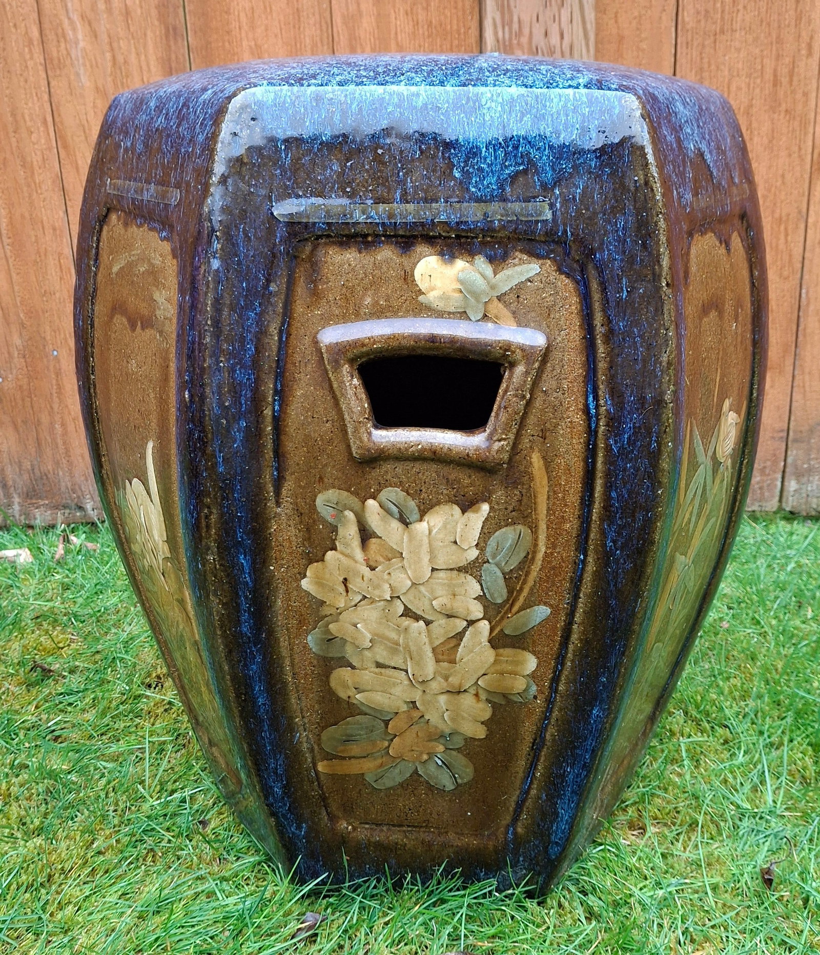 GLAZED ASIAN GARDEN STOOL WITH ANIMAL MOTIF, HEXAGONAL, 6 SIDED, 15"W 19"H: DESCRIPTION: GLAZED ASIAN GARDEN STOOL WITH ANIMAL MOTIF, HEXAGONAL, 6 SIDED, 15"W 19"H CONDITION: Please See Photos For Condition. Condition Is Commensurate With Age And Use. We Aim To Take Additiona