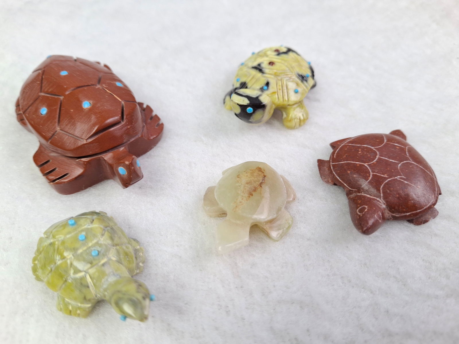 FIVE CARVED STONE FETISH TURTLES 1-.25-2.375", ONE SIGNED FO BOONE ZUNI, NM, ONE SIGNED LOTTIE BIRD. (1 of 4)