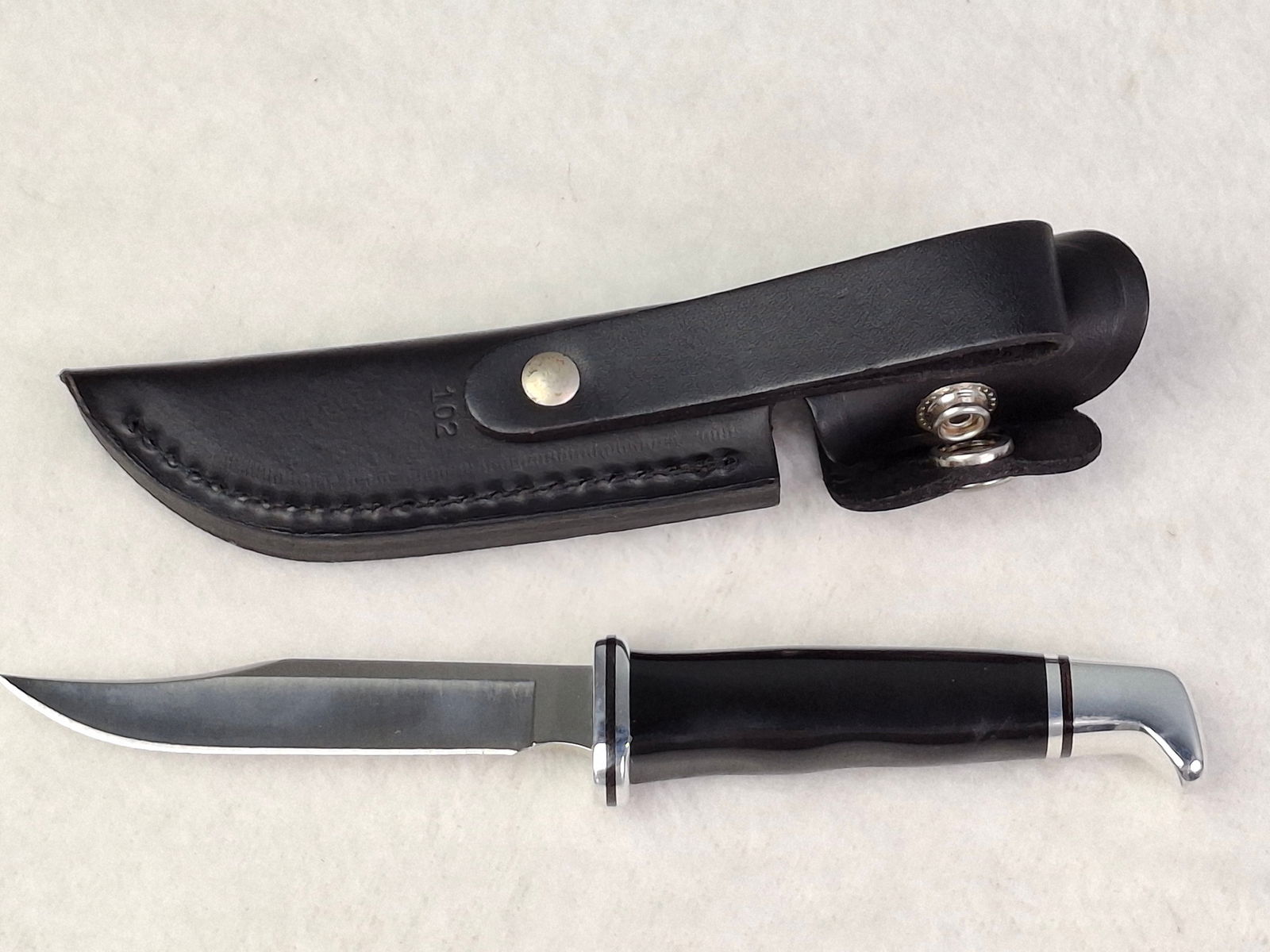 BUCK 102 WOODSMAN KNIFE, WITH LEATHER SHEATH, 8.5", USA (1 of 4)