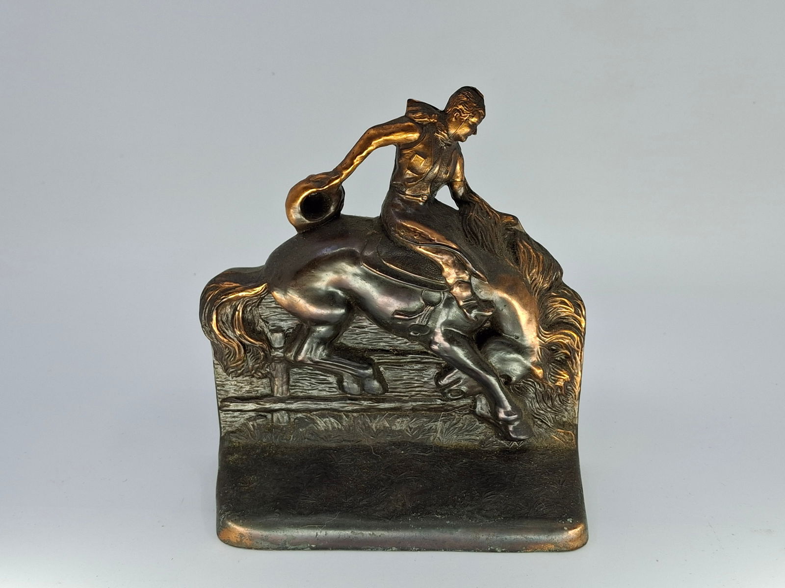 VINTAGE CAST METAL BUCKING BRONCO COWBOY BOOKEND: DESCRIPTION: VINTAGE CAST METAL BUCKING BRONCO COWBOY BOOKEND. CONDITION: Please See Photos For Condition. Condition Is Commensurate With Age And Use. We Aim To Take Additional Photos Of Any Noticeabl