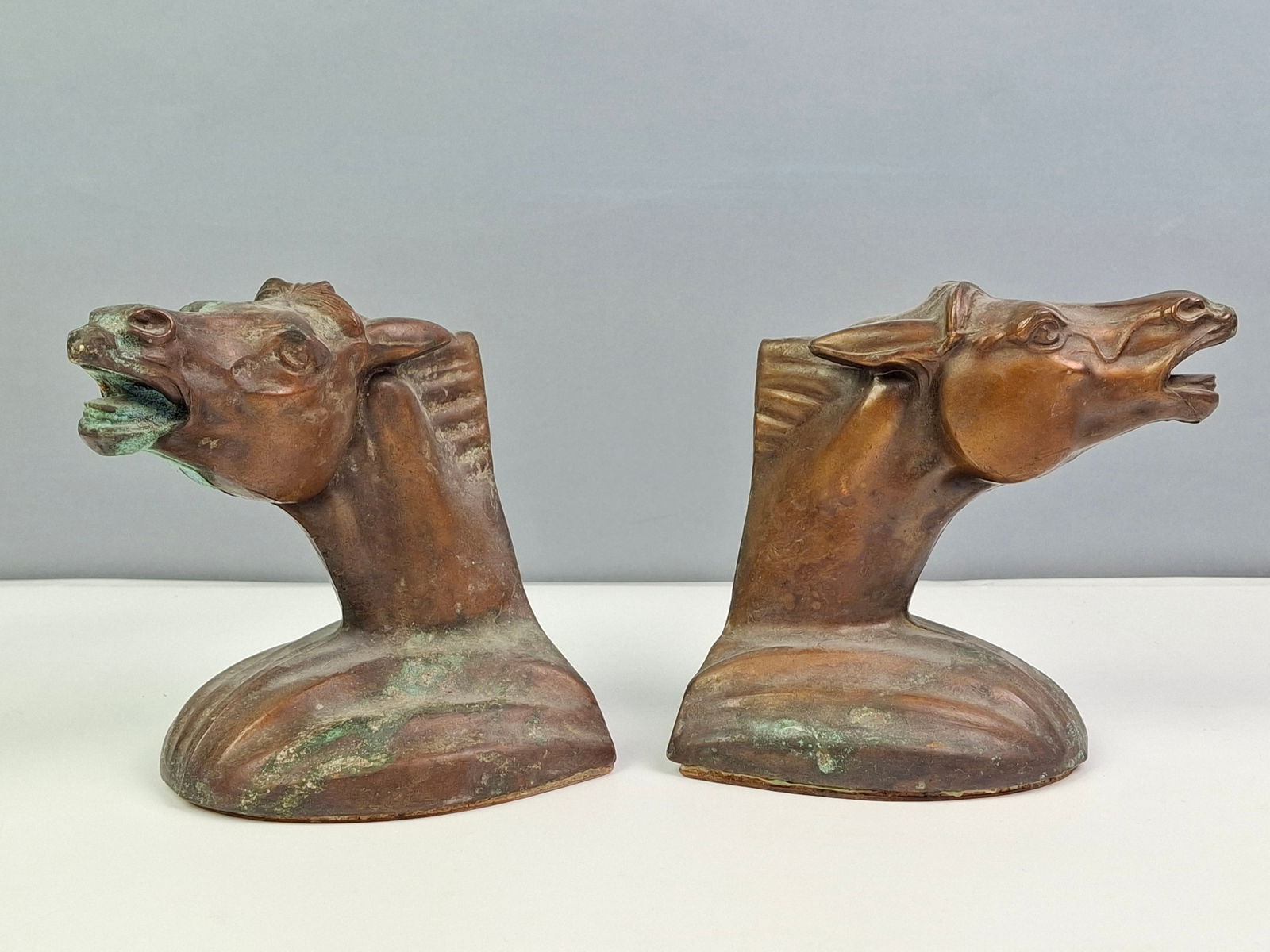 BRONZE HORSE HEAD BOOKENDS, HOLLOW CAST 4-1/2x5-1/2": DESCRIPTION: BRONZE HORSE HEAD BOOKENDS, HOLLOW CAST 4-1/2x5-1/2". CONDITION: Please See Photos For Condition. Condition Is Commensurate With Age And Use. We Aim To Take Additional Photos Of Any Notic