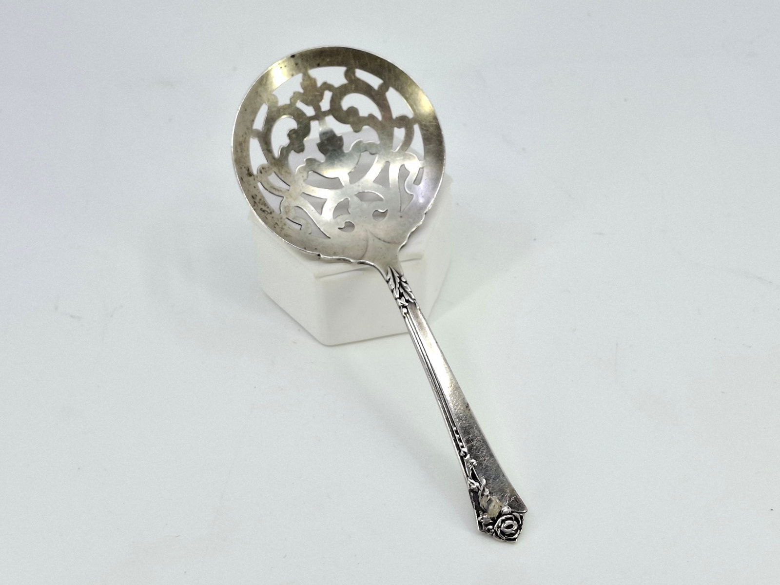 1946 HEIRLOOM STERLING "DAMASK ROSE" SOLID BON BON SPOON WITH PIERCED BOWL, 4-7/8" 24 G. (1 of 3)
