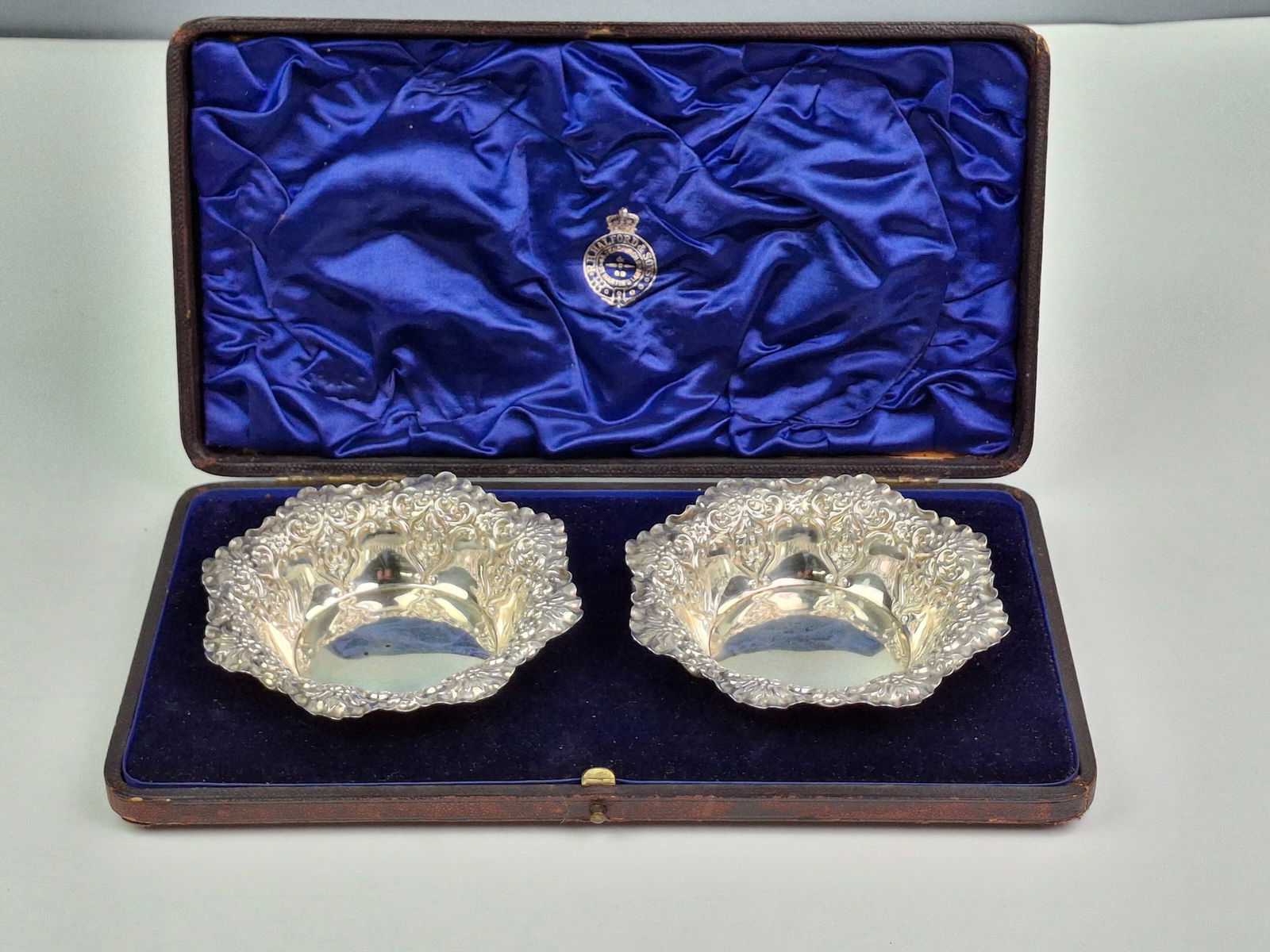 2) 1895-1896 STERLING SILVER BON BON DISHES IN CASE, 4-3/4X1" 95 G TOTAL, MADE BY Sanderson Brothers (1 of 6)