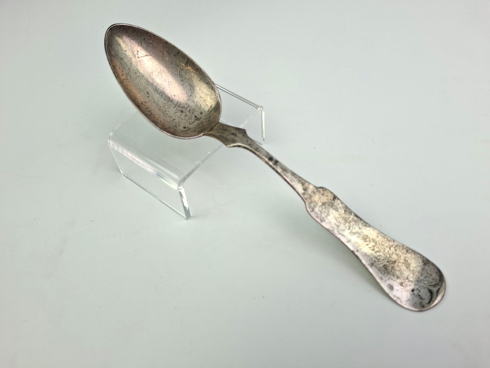 1850 STERLING SILVER SERVING SPOON 7-7/8" 48 G, MADE BY DUHME & CO., ST. LOUIS, MO.: DESCRIPTION: 1850 STERLING SILVER SERVING SPOON 7-7/8" 48 G, MADE BY DUHME & CO., ST. LOUIS, MO.. CONDITION: Please See Photos For Condition. Condition Is Commensurate With Age And Use. We Aim To Take