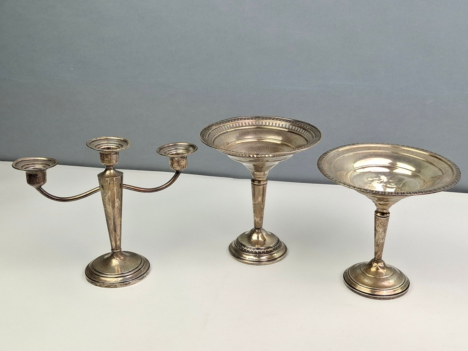 WEIGHTED STERLING SILVER ITEMS 732 G TOTAL, CANDLE STAND 8-1/4X7" 243 G, 2) COMPOTES 6X6-1/2" 489 G. (1 of 7)