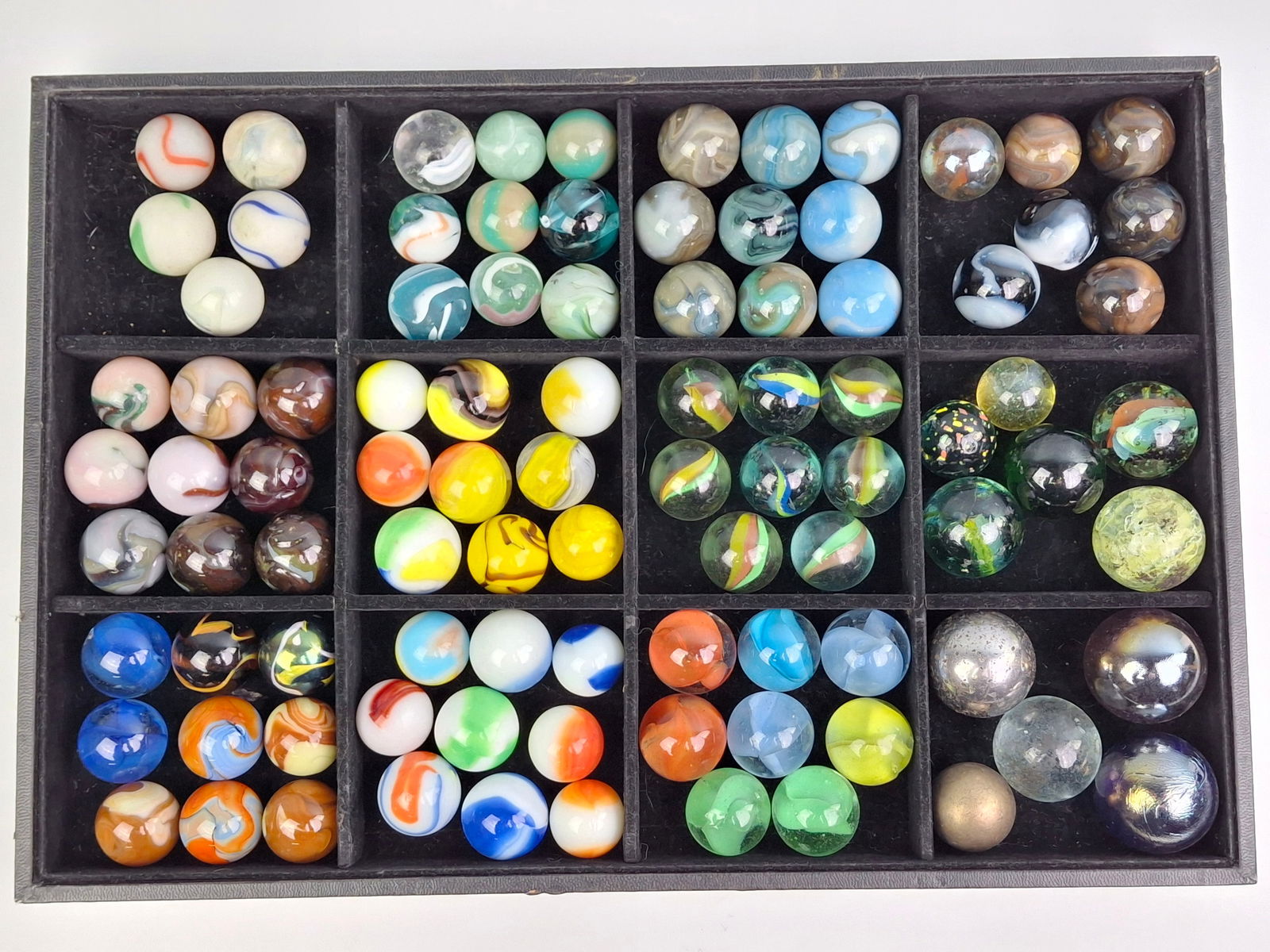 LARGE GROUP OF SHOOTER MARBLES, INCLUDING A FEW STEEL BALLS, A FEW GLOW IN THE DARK: DESCRIPTION: LARGE GROUP OF SHOOTER MARBLES, INCLUDING A FEW STEEL BALLS, A FEW GLOW IN THE DARK. CONDITION: Please See Photos For Condition. Condition Is Commensurate With Age And Use. We Aim To Take