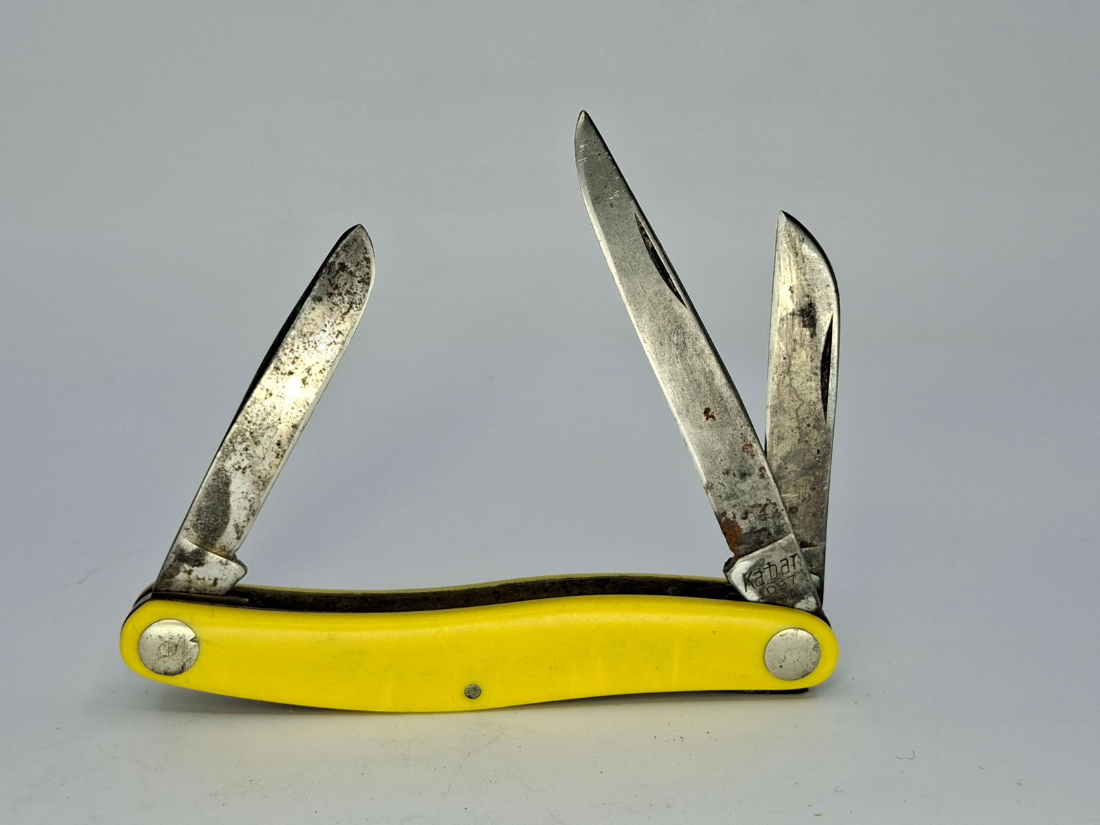 KABAR KA-BAR 1097 USA YELLOW BIRDS EYE RIVET STOCKMAN FOLDING KNIFE (1 of 4)