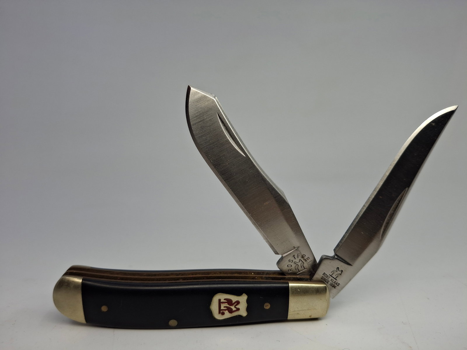 ROBERT KLAAS NO. 18 STAINLESS POCKET KNIFE: DESCRIPTION: ROBERT KLAAS NO. 18 STAINLESS POCKET KNIFE. CONDITION: Please See Photos For Condition. Condition Is Commensurate With Age And Use. We Aim To Take Additional Photos Of Any Noticeable Dama