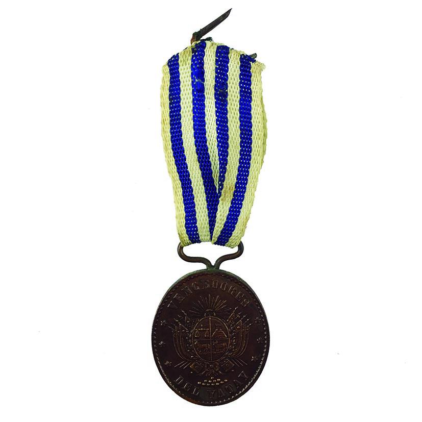Uruguayan military medal, "Yatay Battle": Medalla militar uruguaya. "A los Vencedores del Yatay." En cobre. Variable con doce balas de cañón en anverso. Uruguayan military medal. “Yatay Battle.” Cooper. Variant with twelve cannonballs o