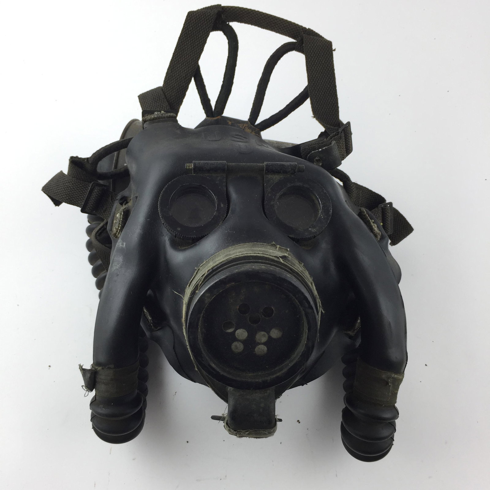 American Marine gas mask: MÃ¡scara antigÃ¡s de la marina estadounidense, en goma, con filtro en metal.