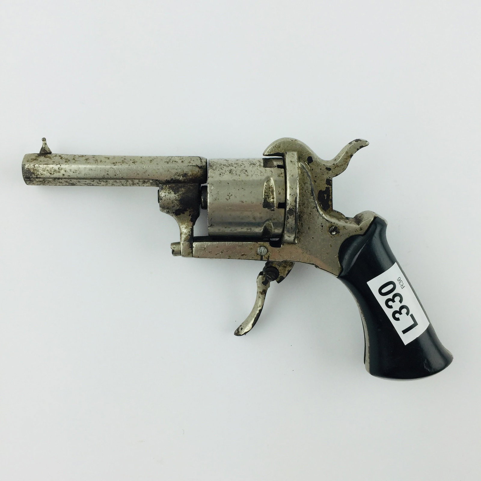 Lefaucheux revolver: Lefaucheux 7 mm calibre revolver, with octagonal spout with partial nickel coating, retractable trigger and black bakelite handle. Ramrod missing._x000D_ _x000D_ PLEASE CONTACT US BEFORE BIDDING ON A 