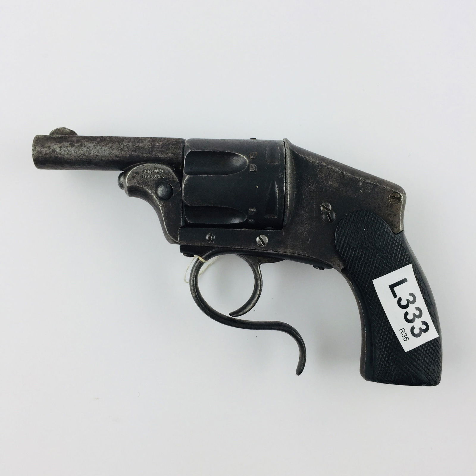 French revolver: French Tue-Tue Garand, 8 mm caliber revolver, with five-shot drum and black bakelite handle. _x000D_ _x000D_ PLEASE CONTACT US BEFORE BIDDING ON A FIREARM SO THAT WE CAN ESTABLISH ITS SHIPPING COST. O