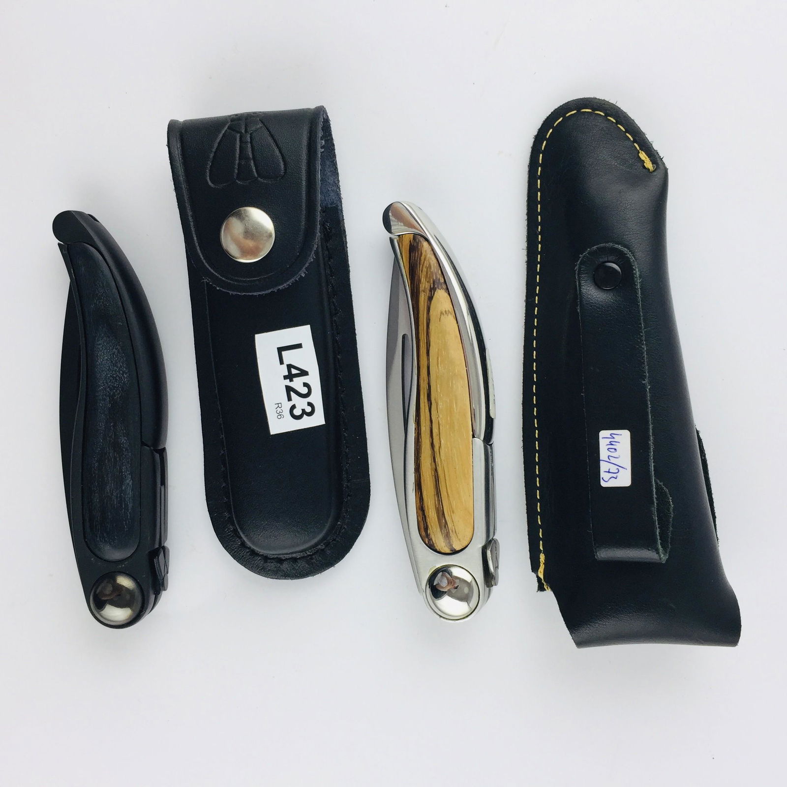 Set of two Laguiole Evolution corkscrew blades: Set of two Laguiole Evolution corkscrew blades, model 420, in titanium and steel, one of them blued. With original cases._x000D_ _x000D_ Lote de dos navajas con sacacorchos marca Laguiole Evolution mo