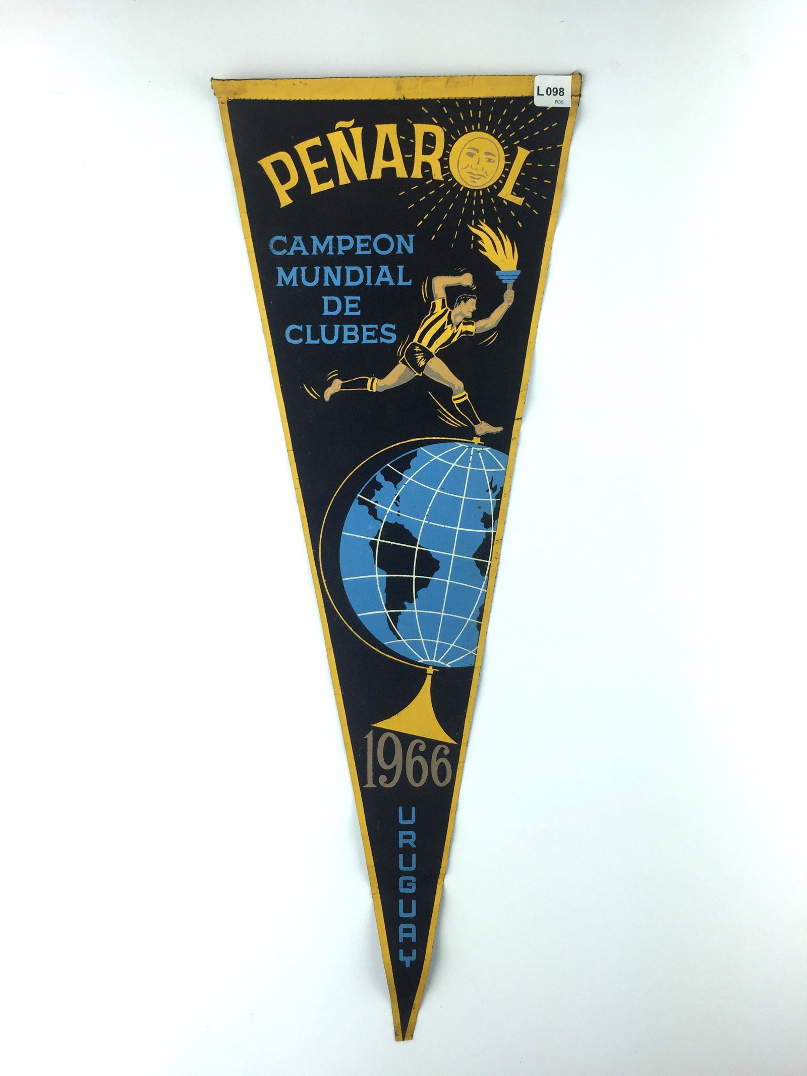 Commemorative football flag on canvas: Flag on canvas in homage to the intercontinental victory of Club AtlÃ©tico PeÃ±arol 1966. (Some small tears) Small breakdowns. Made by Cade. 47 x 17.5 cm.