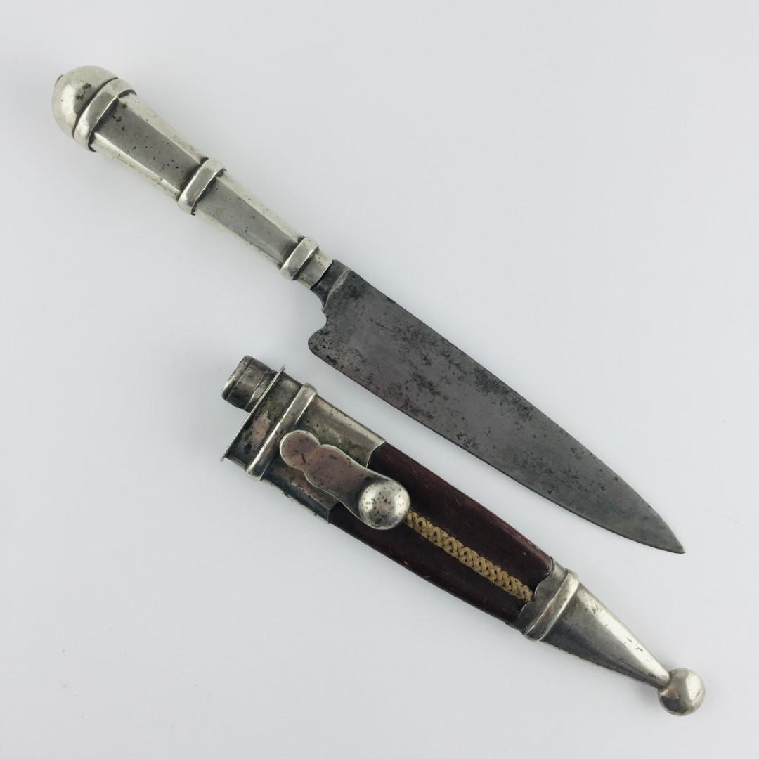 Gaucho knife: Gaucho knife. Boker's "Arbolito" blade. Handle, sheaths mouth and toe in smooth silver. Goldsmith's punch Rebuffo. Brown leather Picasa sheath. Total length 29 cm. Cuchillo criollo. Hoja "Arbolito" de