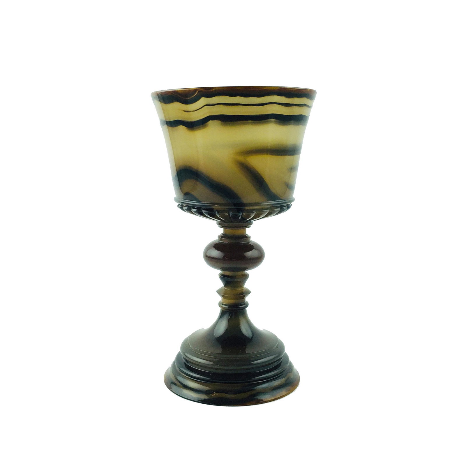 Chalice in cut agate: Chalice in cut agate. 18 x 10 cm. Cáliz en ágata tallada. 18 x 10 cm.