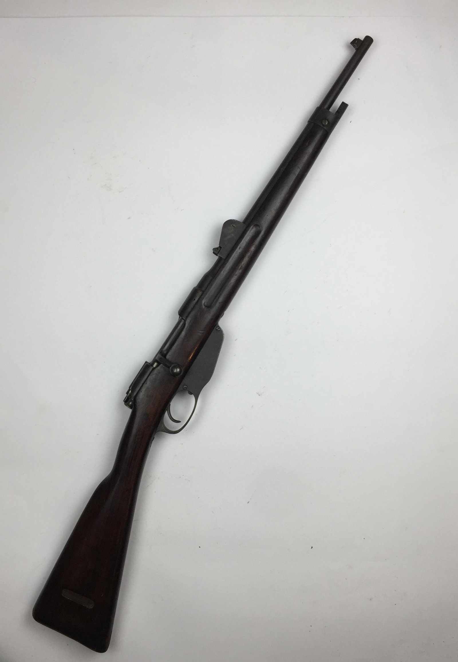 Carbine: Mannlicher carbine, 6.5 mm caliber. unusable. Manufactured in Hembrug. Carabina Mannlicher calibre 6.5 mm. Inutilizada. Fabricada en Hembrug.PLEASE CONTACT US BEFORE BIDDING ON A FIREARM SO THAT WE CA