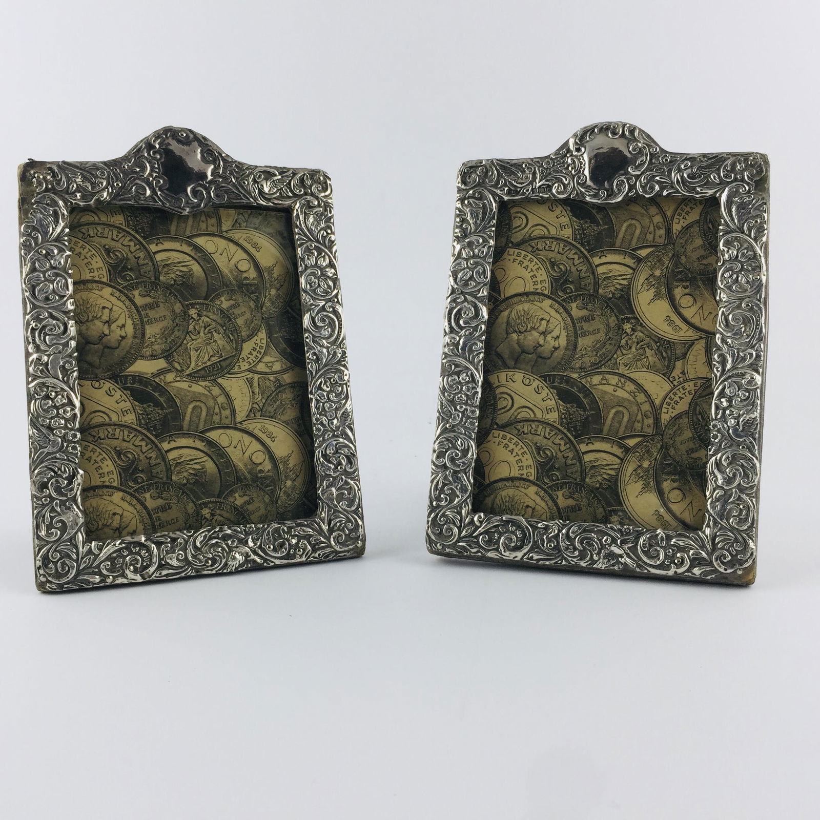 Pair of English desktop picture frame (1 of 1)