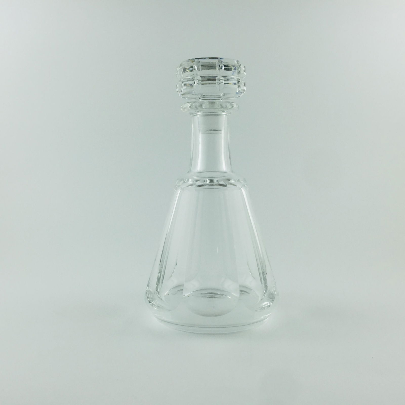 French bottle in faceted Baccarat crystal (1 of 1)