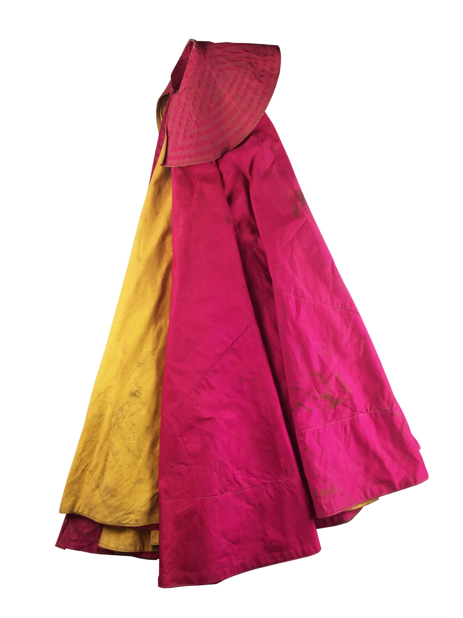 Bullfighter's cape: Bullfighter's cape belonging to the bullfighter Pacomio Peribáñez (Valladolid 1882 - Madrid 1964), stamped "Pacomio" inside. With old blood stains Capote de brega perteneciente al torero Pac