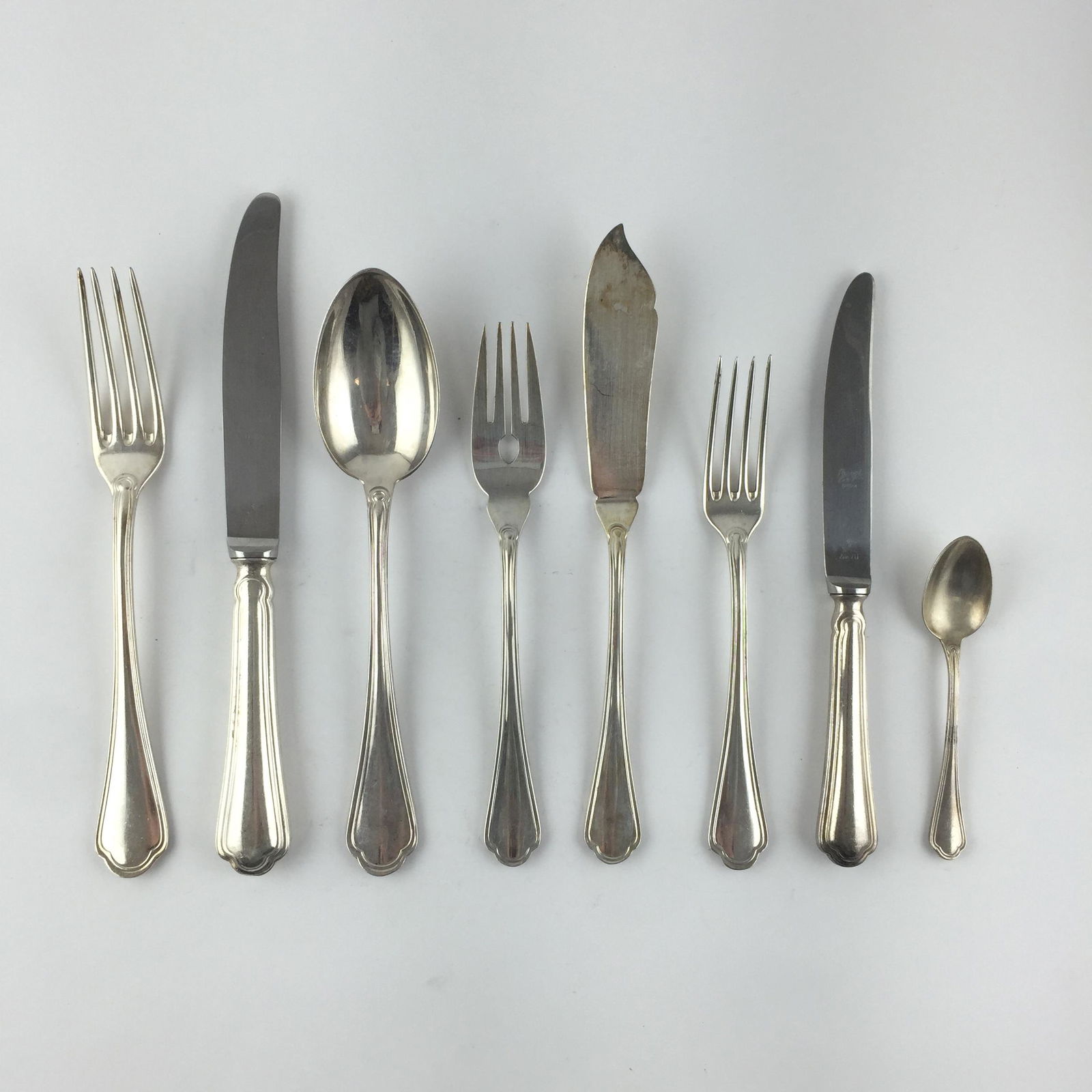 Silver metal cutlery set (1 of 1)
