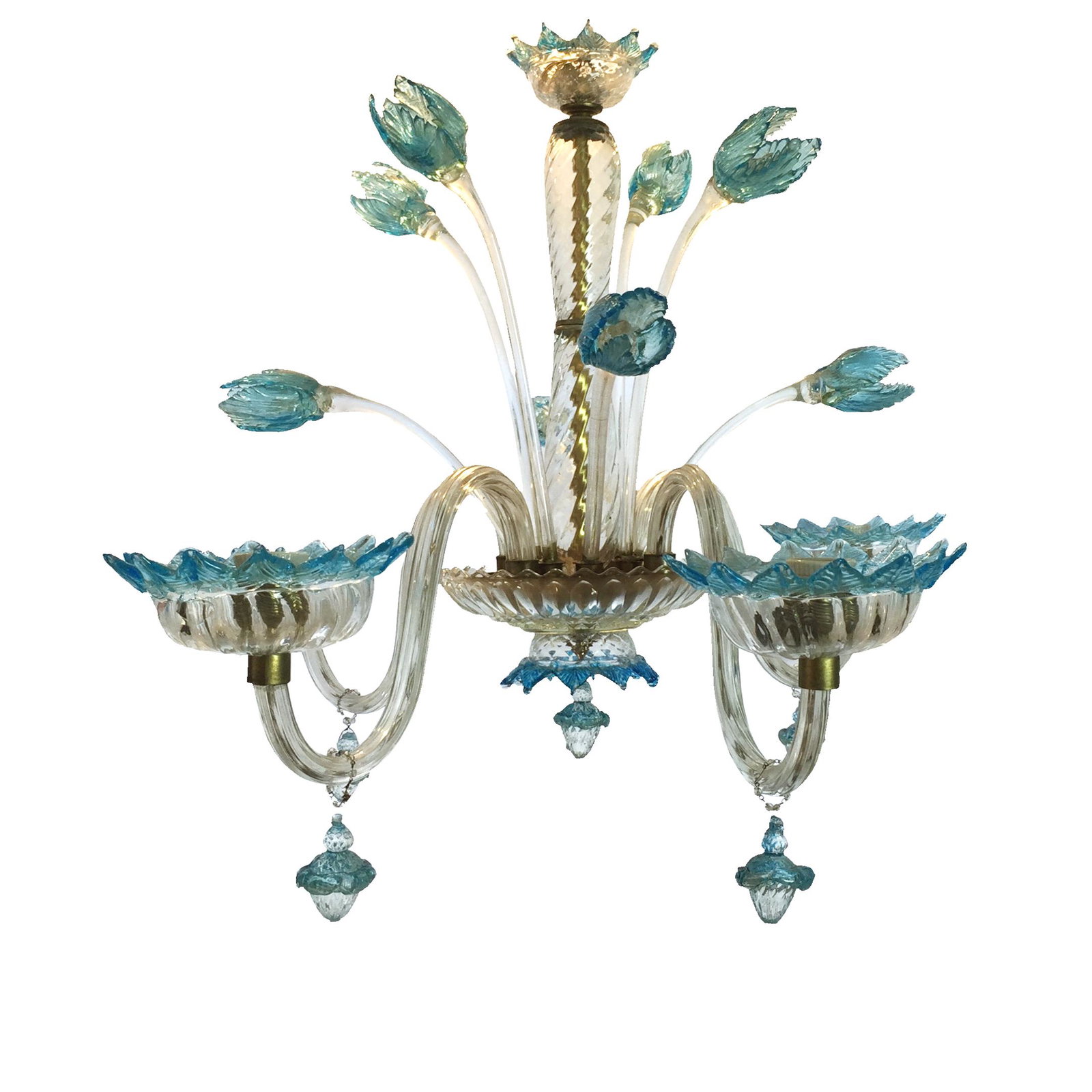 Chandelier: Murano glass chandelier, four lights, decorated with "petals and flowers" in light blue, with columns and turned plates. 70 x 85 cm. Araña en cristal de Murano, cuatro luces, decorada con "pé