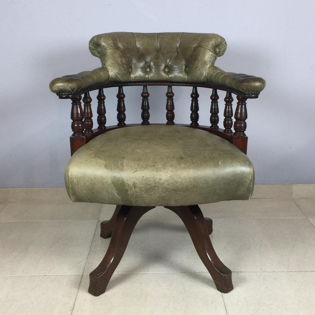 English armchair in mahogany (1 of 2)