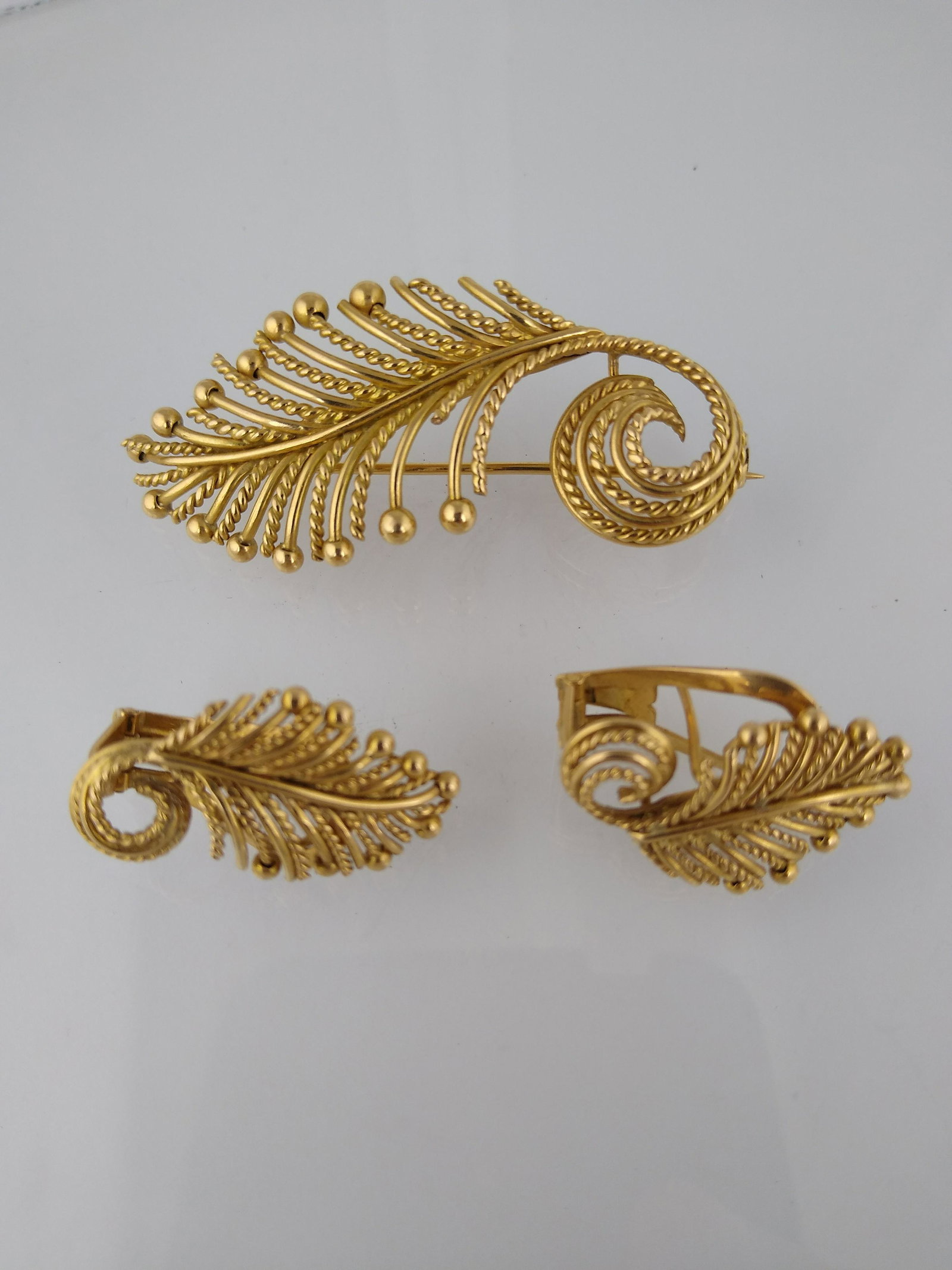 Set of pendant and pair of earrings in 18 K yellow gold (1 of 1)
