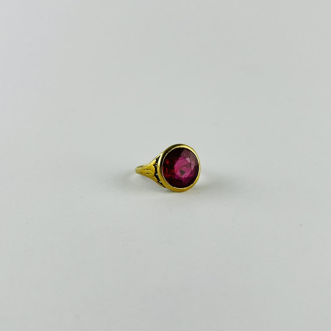 18 K gold ring with ruby (1 of 1)