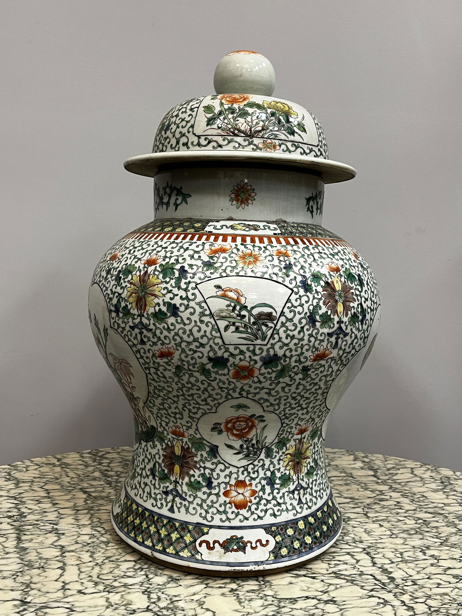 Chinese porcelain potiche (1 of 5)